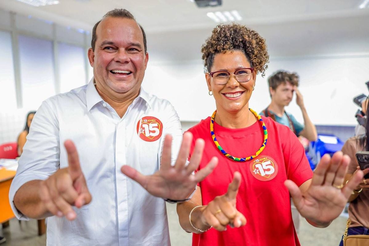 Geraldo Jr. e Fabya Reis durante votação neste domingo