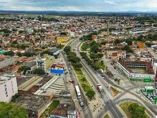 Imagem - Criança é encontrada abandonada e com roupas molhadas de urina em cidade do interior baiano
