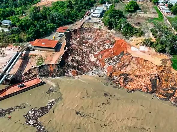 Imagem - Porto em Manacapuru, no Amazonas, desaba em meio a obras; criança está desaparecida