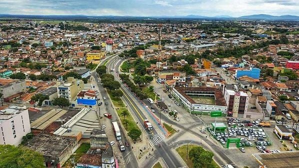 Criança é encontrada abandonada e com roupas molhadas de urina em cidade do interior baiano