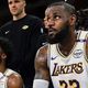 Imagem - LeBron James e filho jogam juntos pela 1ª vez nos Lakers e fazem história na NBA