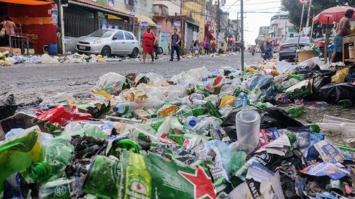 Pontos de Salvador amanheceram cheios de sujeira