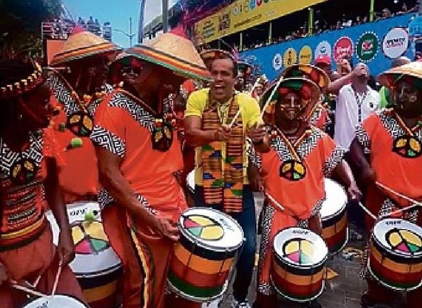 Prefeito também curte cair na folia durante o Carnaval baiano