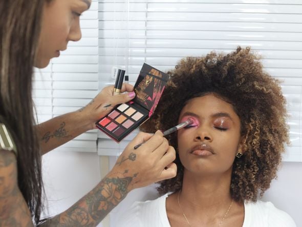 Imagem - Assinadas pela Avon, makes do Afro Fashion Day são definidas por time de beleza