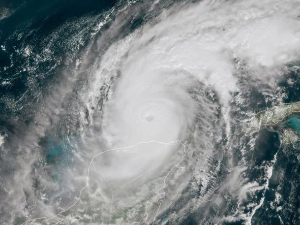 Imagem - Furacão causa destruição na Flórida, deixa 14 mortos e 3 milhões sem luz