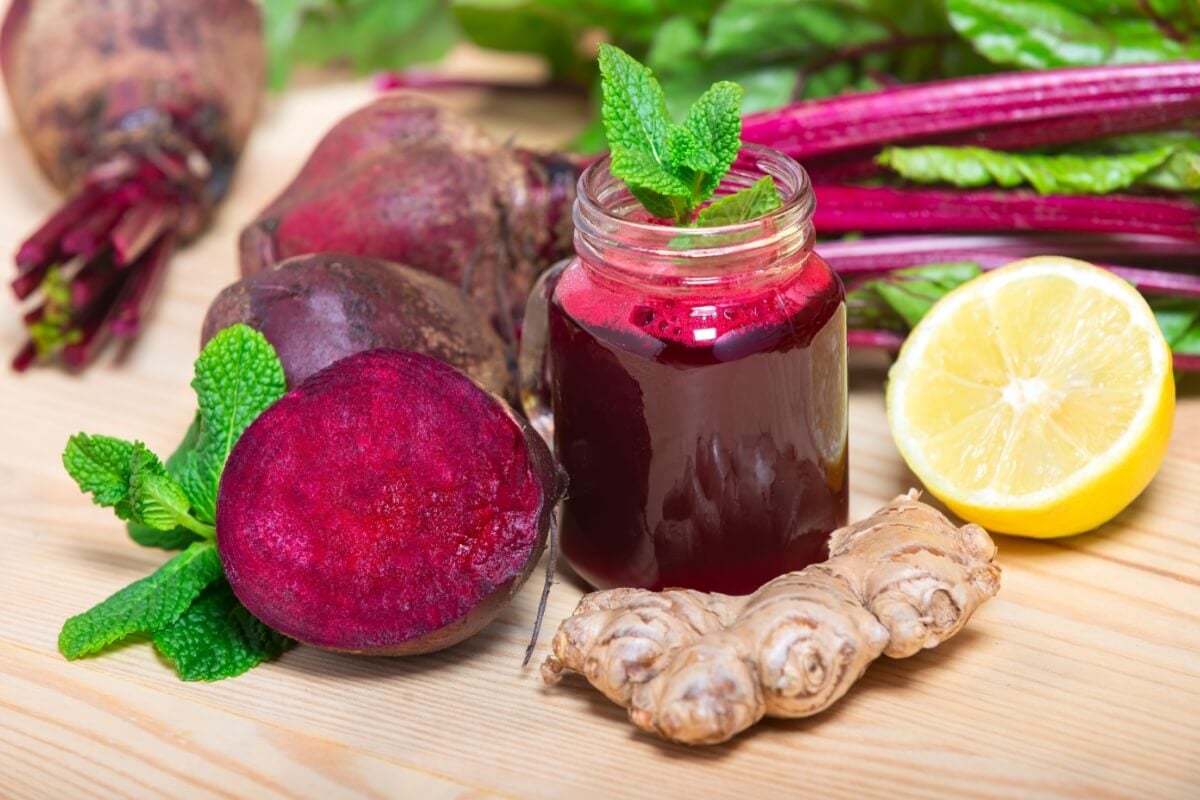 [Edicase]Suco de beterraba com gengibre e limão (Imagem: xamnesiacx84 | Shutterstock) por Imagem: xamnesiacx84 | Shutterstock