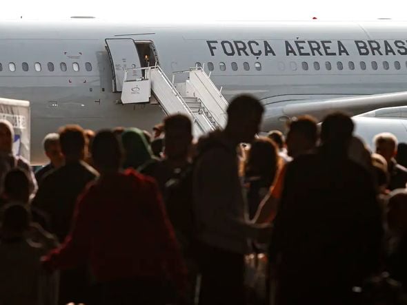 Imagem - Avião com 221 brasileiros repatriados do Líbano chega em Guarulhos