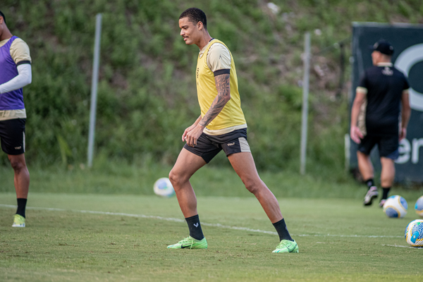Apontado como substituto de Alerrandro contra o Bragantino, Janderson é poupado de treino