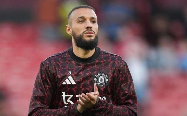Noussair Mazraoui chegou ao Manchester United na atual temporada