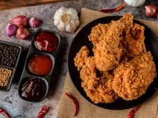Imagem - Rede famosa de frango frito entra com pedido de falência e anuncia fechamento de lojas