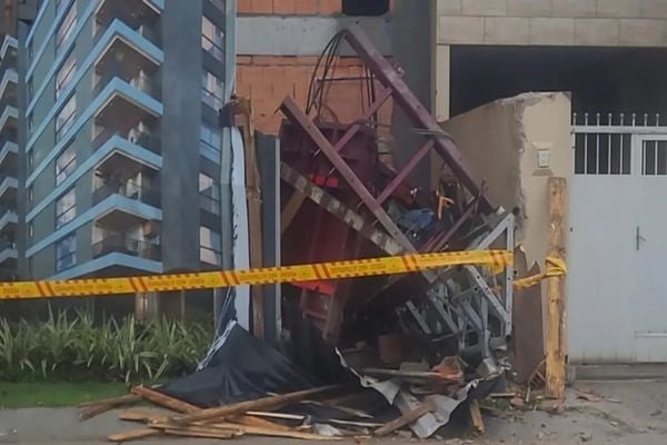 Elevador de obra caiu