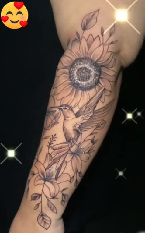 Tatuagem em homenagem ao beija-flor