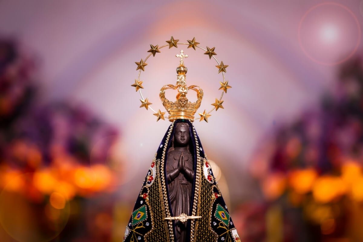 Nossa Senhora Aparecida é a padroeira do Brasil por Imagem: Sidney de Almeida | Shutterstock