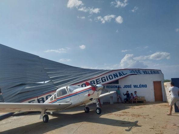 Imagem - Aeronave atingida por cobertura do Aeroporto de Paramirim pousou 2h antes do acidente