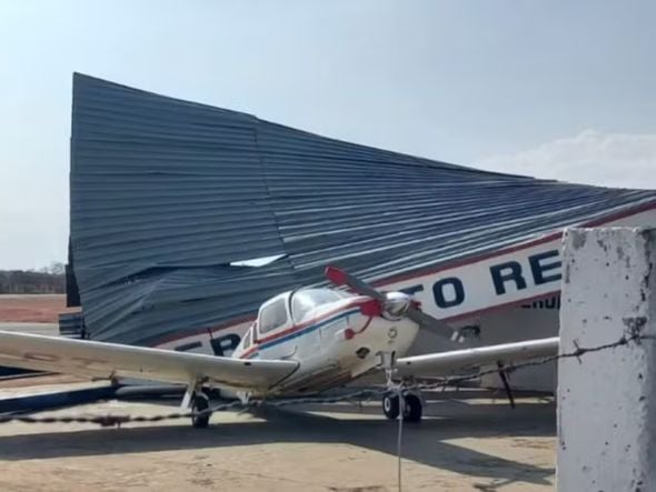 Imagem - Ventania arranca telhado de aeroporto no interior da Bahia