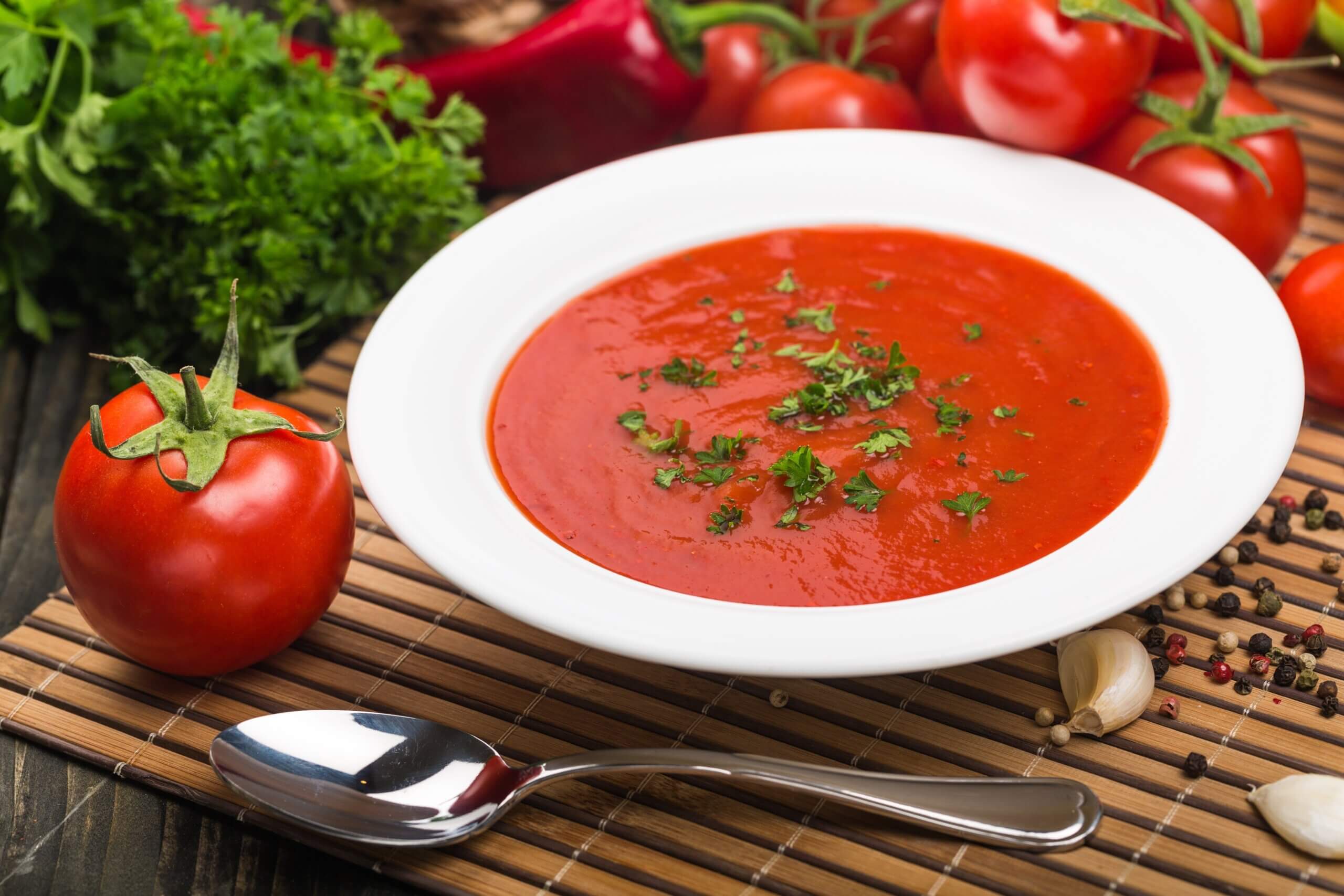 [Edicase]Sopa de tomate (Imagem: Billion Photos | Shutterstock) por Imagem: Billion Photos | Shutterstock