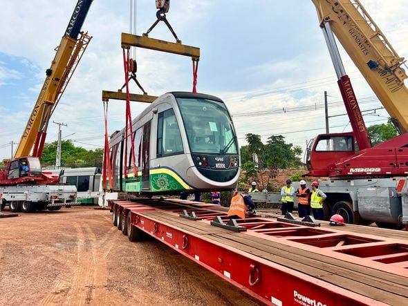 Imagem - Trens do VLT de Salvador e RMS são transportados para reparos na fábrica em São Paulo