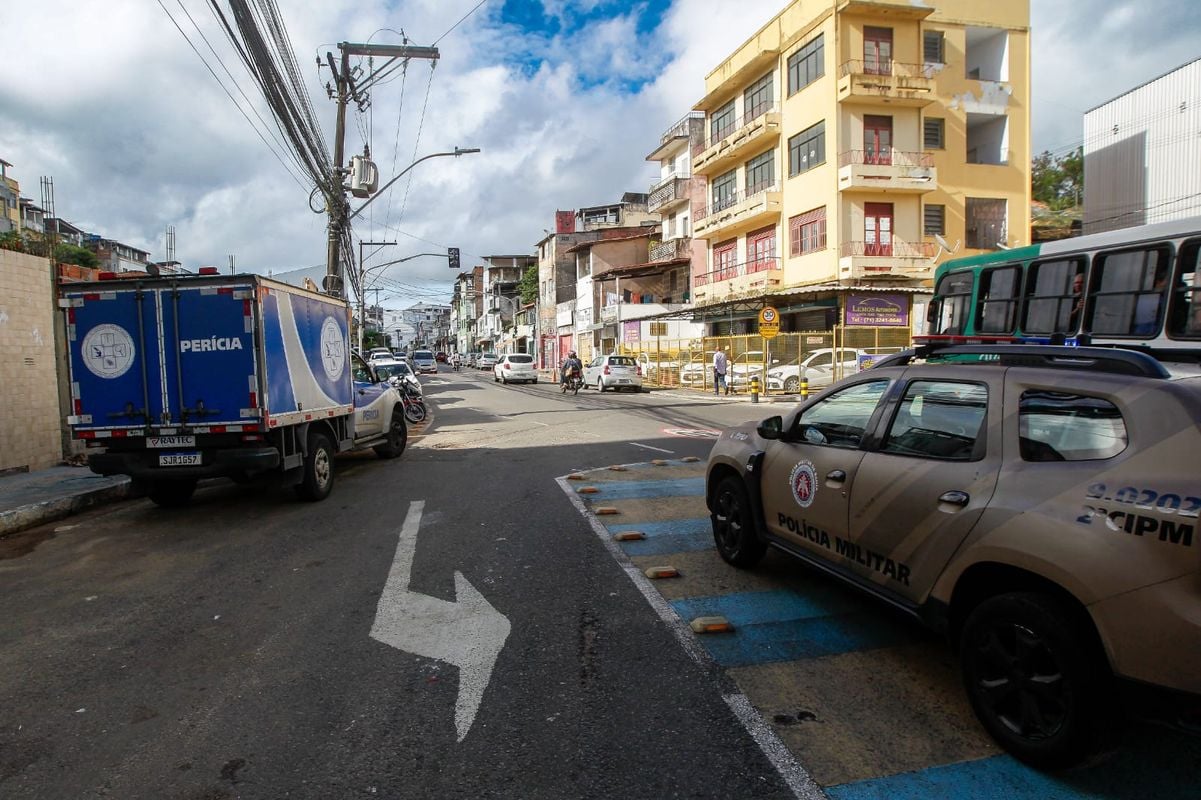 Polícias técnica e militar estiveram no local onde corpo foi encontrado no Barbalho