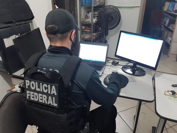 Imagem - PF cumpre mandados para desarticular grupo criminoso de hackers na Bahia