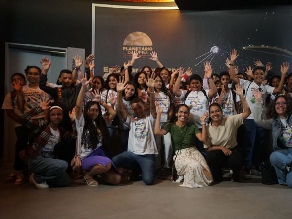 Imagem - Alunos de escola de Camaçari visitam o espaço durante experiência imersiva no Planetário da Ufba