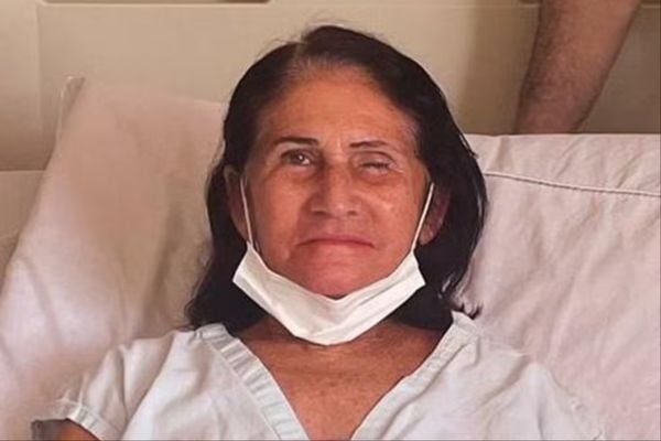 Izabel Maria dos Santos Souza, de 63 anos, foi uma das pacientes que perdeu o olho após infecção