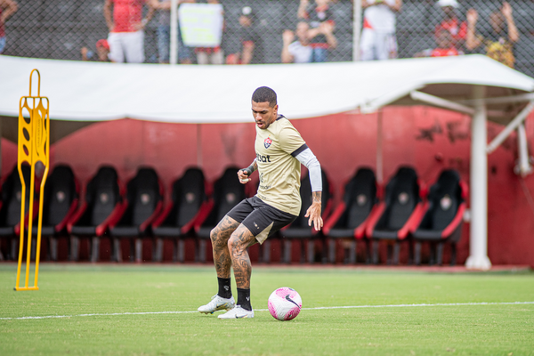 Vitória recebe o Red Bull Bragantino neste sábado (19), no Barradão