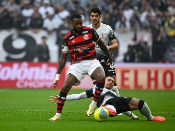 Imagem - Com um jogador a menos, Flamengo empata com o Corinthians e vai à final da Copa do Brasil