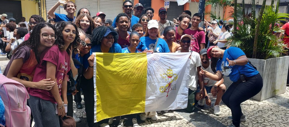 Jovens vieram do bairro de Cajazeiras para acompanhar a celebração