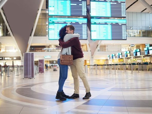 Imagem - Aeroporto da Nova Zelândia proíbe abraços por mais de 3 minutos na área de desembarque