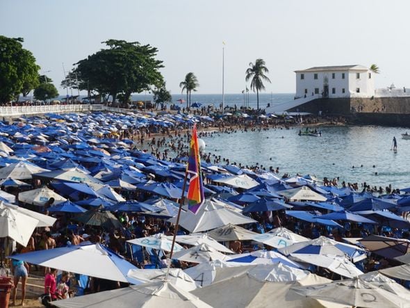 Imagem - Banhistas lotam praias de Salvador no Dia do Comerciário