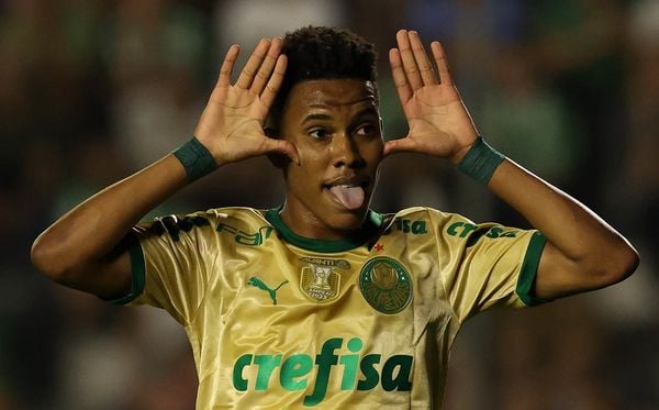 Estêvão comemora gol marcado pelo Palmeiras sobre o Juventude