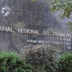 Imagem - TRT da Bahia prevê gastar R$ 140 mil com taças de cristal, pratos de porcelana e tapetes persas