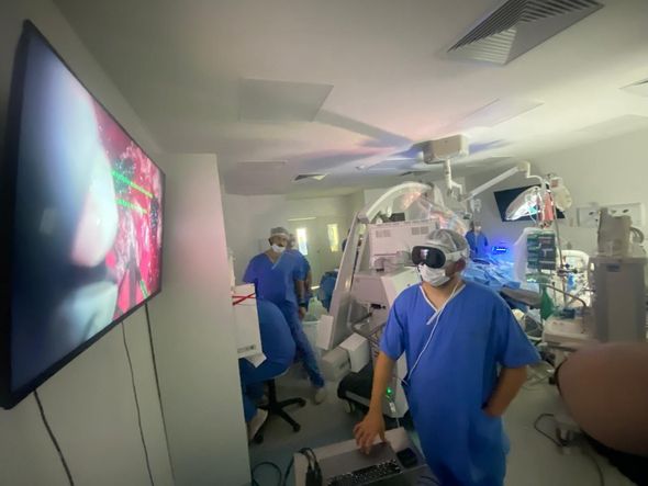 Imagem - Hospital de Feira é o 1° no país a usar óculos de realidade virtual da Apple em neurocirurgias