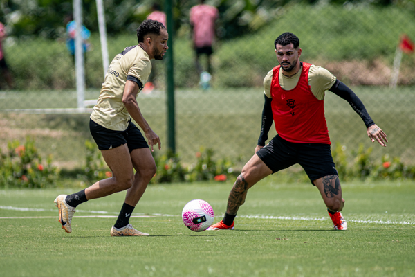 Lateral Willean Lepo pode aparecer na lista de relacionados contra o Fluminense após se recuperar de lesão