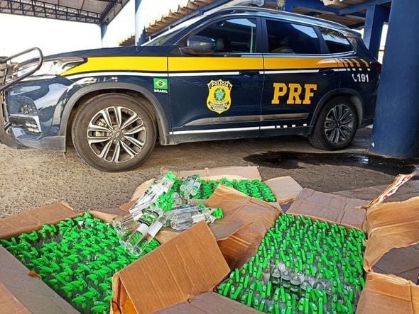 Imagem - Adolescente preso após ser flagrado com 600 frascos de lança-perfume na BR-116