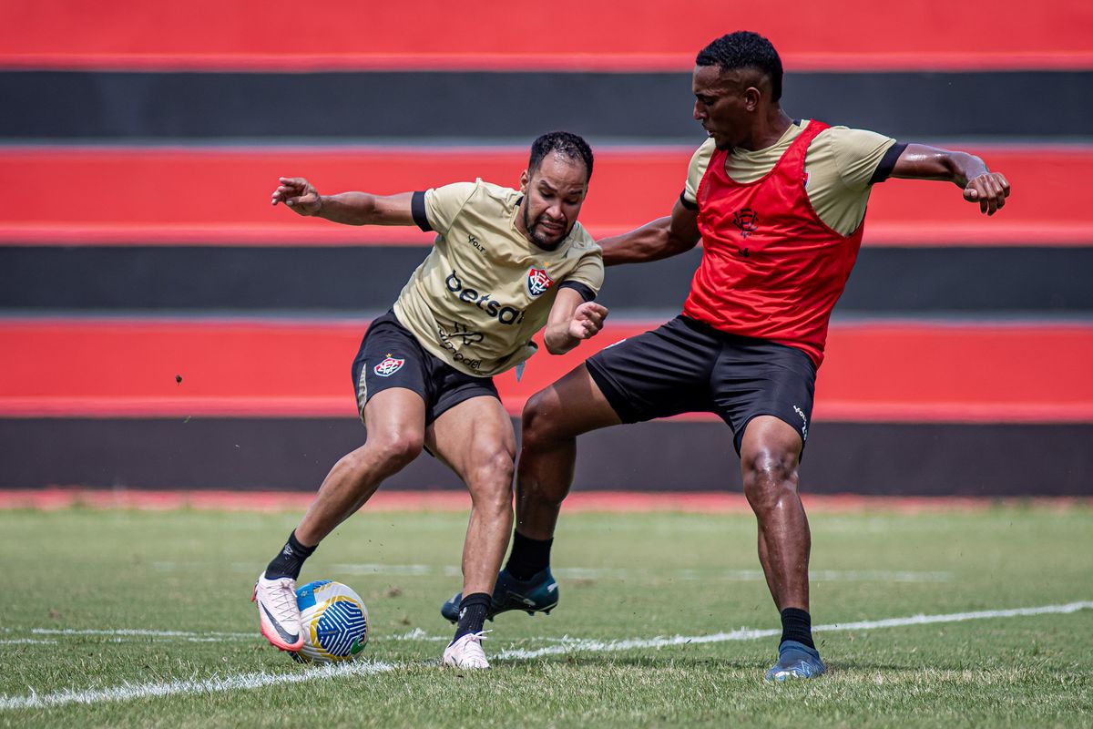 Everaldo celebrou gol após ter ficado sem meses fora de ação