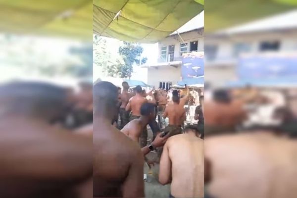 Militares dançam ao som de funk