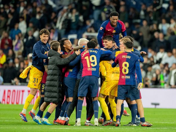 Imagem - Raphinha faz golaço, Barcelona goleia Real Madrid no Bernabéu e se isola na ponta do Espanhol