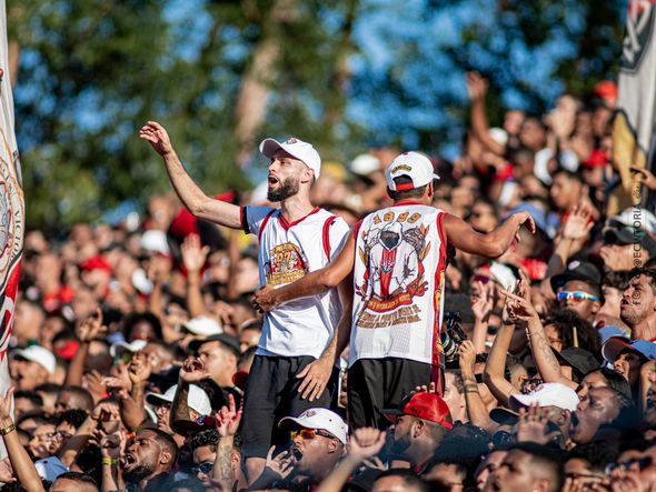 Imagem - Suspenso, Wagner Leonardo assiste jogo no meio da torcida: 'Momento único'