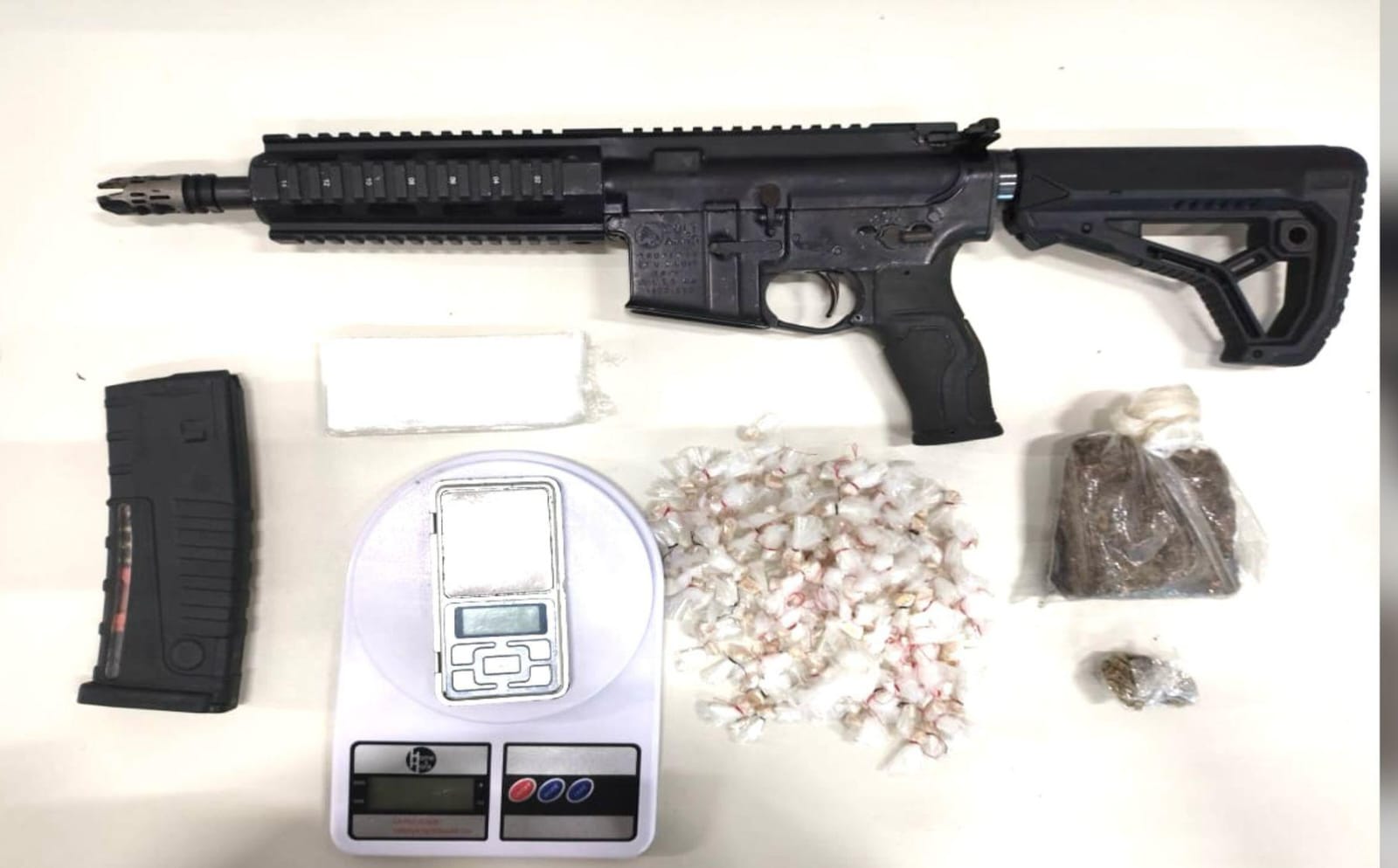 Fuzis apreendidos por Divulgação