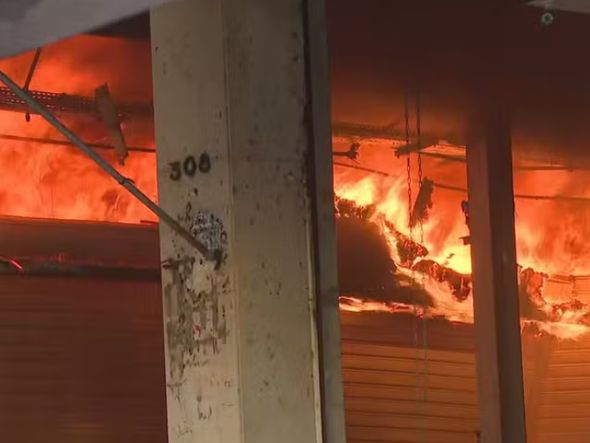 Imagem - Incêndio de grandes proporções atinge shopping de compras no Brás, em São Paulo