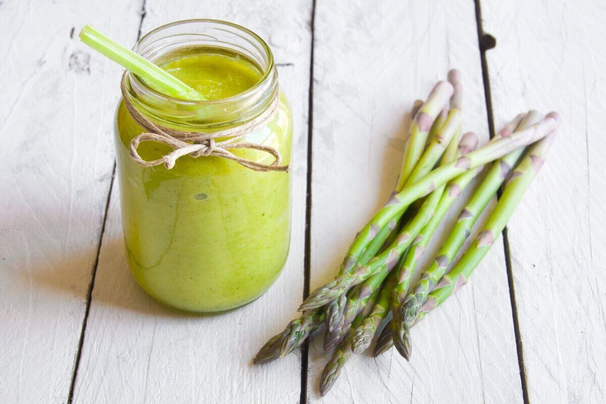 [Edicase]Suco de aspargo e abacaxi (Imagem: Maria_Usp | Shutterstock) por Imagem: Maria_Usp | Shutterstock