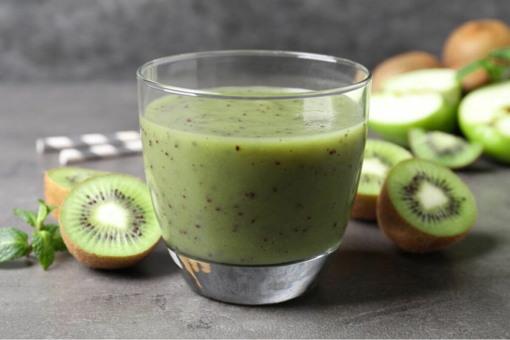 [Edicase]Suco detox de maçã verde e kiwi (Imagem: New Africa | Shutterstock) por Imagem: New Africa | Shutterstock