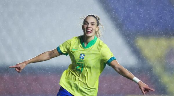 Seleção feminina de futebol