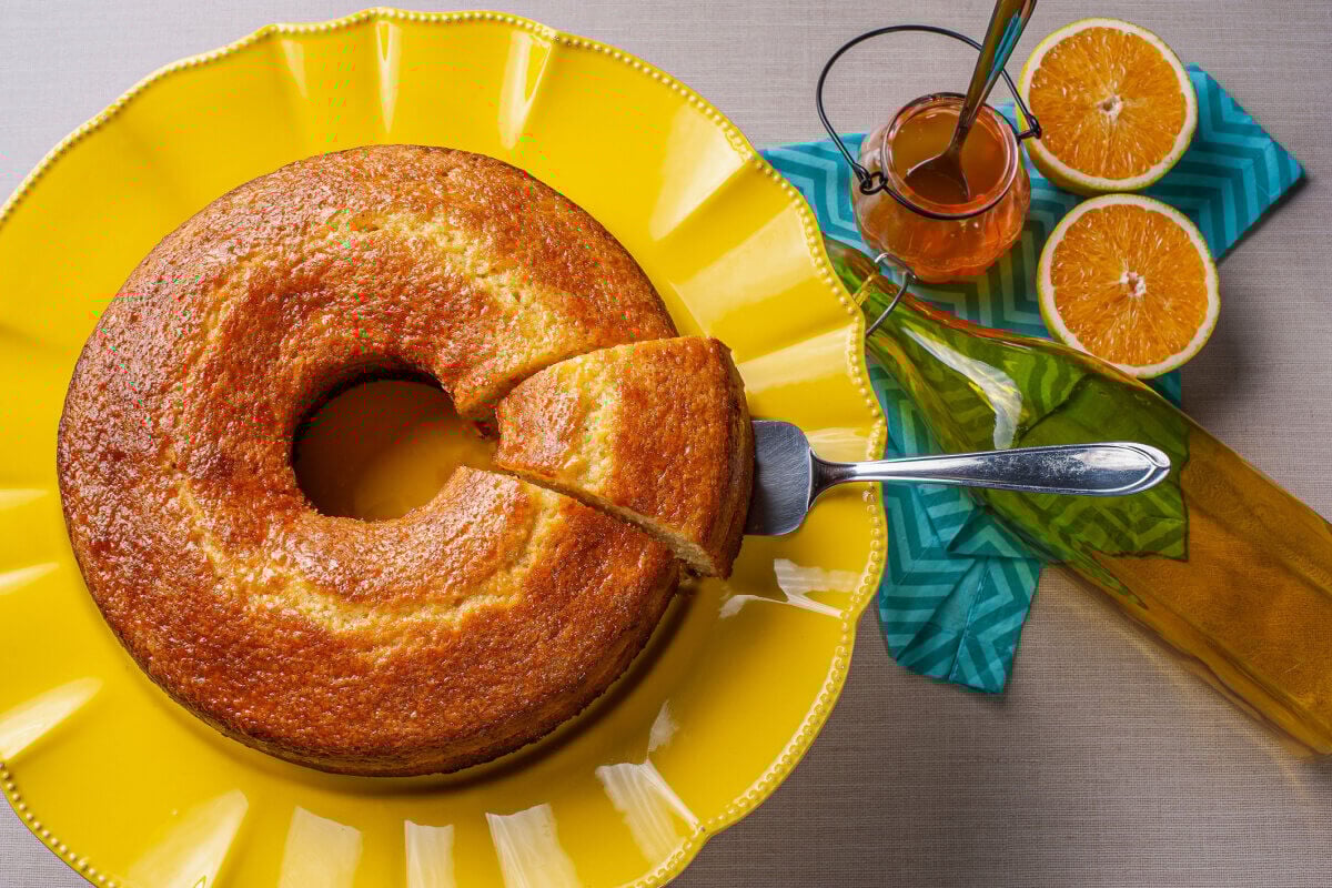 Bolo de laranja sem glúten (Imagem: flanovais | Shutterstock) por Imagem: flanovais | Shutterstock