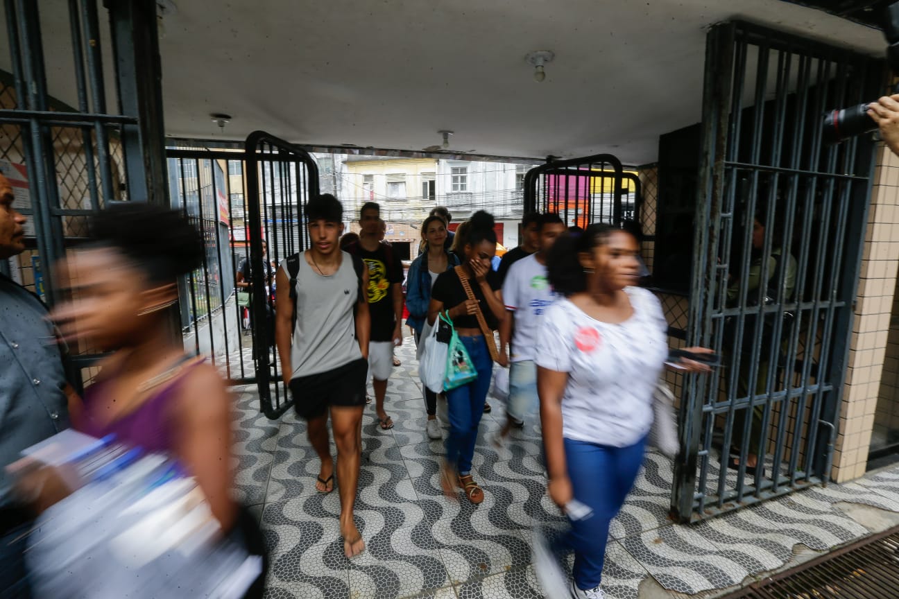 Nervosismo, prova de resistência e muito doce: veja como foi o 1º dia de prova do Enem para os baianos por Arisson Marinho/CORREIO