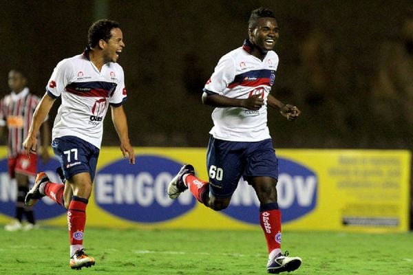 Nikão e Lulinha entraram no segundo tempo e mudaram a partida para o Bahia contra o São Paulo