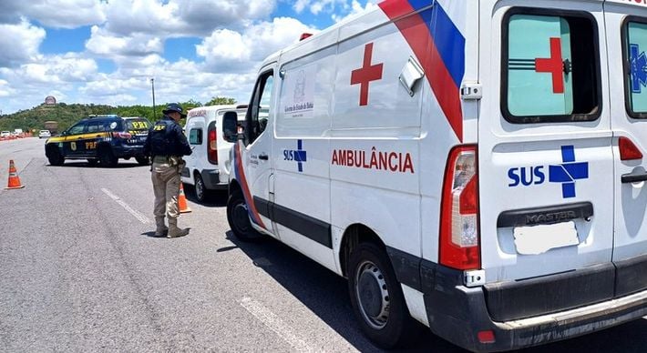 Imagem - Veículos usados no transporte de urgência e emergência estão na mira da PRF