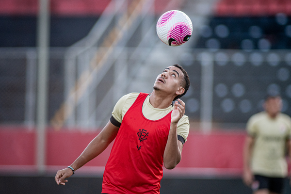 Após terceiro triunfo seguido, Vitória se aproxima da permanência e sonha com uma competição internacional