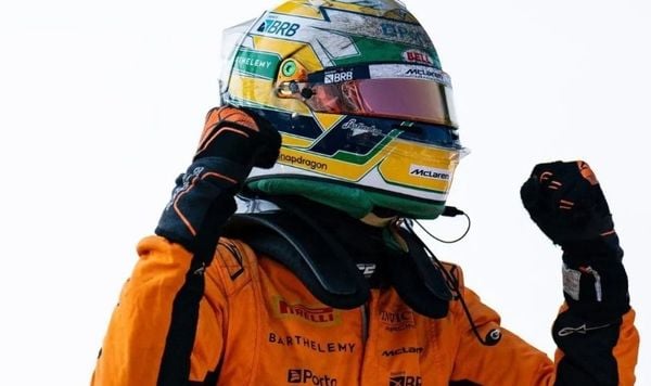 Capacete de Gabriel Bortoleto homenageando Ayrton Senna